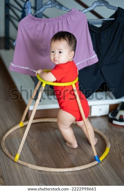 PINOY WALKER .